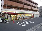 セブンイレブン 684m