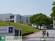 中央大学 徒歩9分。 670m