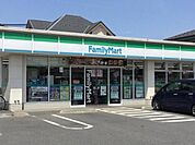 ファミリーマート羽村富士見平店 徒歩4分。コンビニ 280m