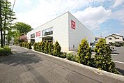 ユニクロ多摩平店 874m
