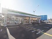 ファミリーマート西武立川店 776m