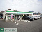 ファミリーマート八王子陣馬街道店 徒歩11分。コンビニ 810m