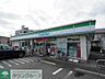 周辺：ファミリーマート草加稲荷店 徒歩10分。コンビニ 770m