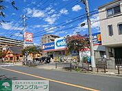 ウエルシア薬局 徒歩5分。ドラックストア 370m