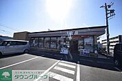 セブンイレブン草加新里下町店 徒歩5分。 330m