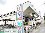カワチ薬品 春日部店 徒歩2分。 160m