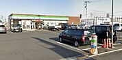 ファミリーマート越谷南荻島北店 徒歩7分。 550m