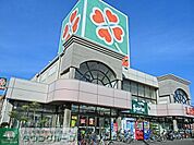 ライフ 徒歩12分。スーパー 910m