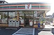 セブンイレブン 526m