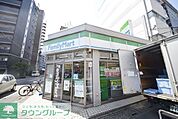ファミリーマート草加氷川町店 187m