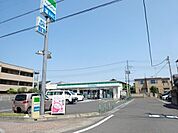ファミリーマート越谷七左町二丁目店 779m