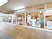 ニトリEXPREESSララガーデン春日部店 徒歩7分。 550m