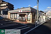 セブンイレブン 徒歩8分。コンビニ 620m