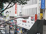 ビックカメラ立川店 751m