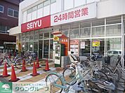 西友 徒歩10分。スーパー 790m
