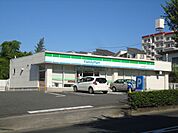ファミリーマート平山城址公園店 222m