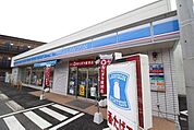 ローソン川崎東百合丘三丁目店 66m