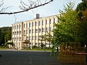 東寺方小学校 218m