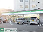 ファミリーマートサンズ原町田三丁目店 徒歩7分。コンビニ 500m