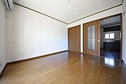 ★6.8帖の広さの明るいお部屋ですよ★
