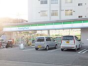 ファミリーマートサンズ原町田三丁目店 徒歩1分。コンビニ 20m
