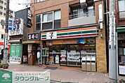 セブンイレブン 徒歩4分。コンビニ 320m