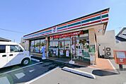 セブンイレブン 徒歩13分。コンビニ 1030m
