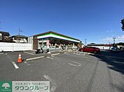 ファミリーマート寄居富田店 徒歩5分。 330m