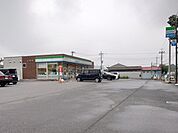 ファミリーマート 寄居富田店 690m