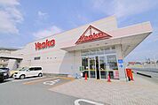 ヤオコー坂戸泉店 812m