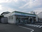 ファミリーマート宮沢町一丁目店 781m