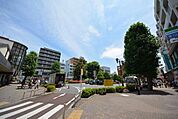 駅前 1040m