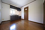 ★角部屋で全面フローリング、きれいですよ★