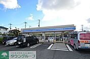 ローソンさいたま深作店 徒歩4分。コンビニ 300m