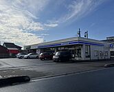 ローソン北上尾店 徒歩8分。 590m