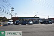 ファミリーマート伊奈学園前店 徒歩9分。コンビニ 700m