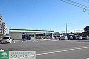 ファミリーマート東大宮五丁目店 徒歩3分。コンビニ 200m