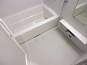 ★広々としたバス★追い焚き搭載★