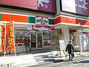 サンクス千歳烏山駅東口店 276m