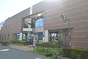 世田谷区砧図書館 688m