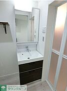 洗面台はシャワーノズルが伸縮！身支度が快適です♪