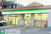 ファミリーマート品川桐ヶ谷通り店 徒歩5分。 340m