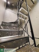 ★内廊下・内階段の物件って少ないんです★雨の日などは本当に便利です！一度内廊下物件にお住まいになった方は、お部屋探しの必須条件にされるケースも多いほどです★