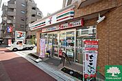 セブンイレブン 徒歩5分。 370m