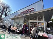 成城石井等々力店 徒歩5分。 360m