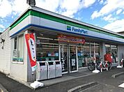 ファミリーマート 海老名下今泉店 徒歩4分。コンビニ 290m