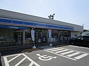 ローソン町田小山町店 418m