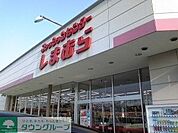 ユニクロ町田鶴川店 1407m