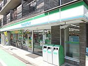 ファミリーマート 211m