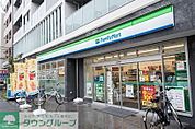 ファミリーマート中野弥生町本郷通り店 徒歩2分。 110m